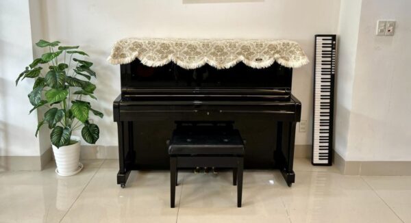 YAMAHA U1H