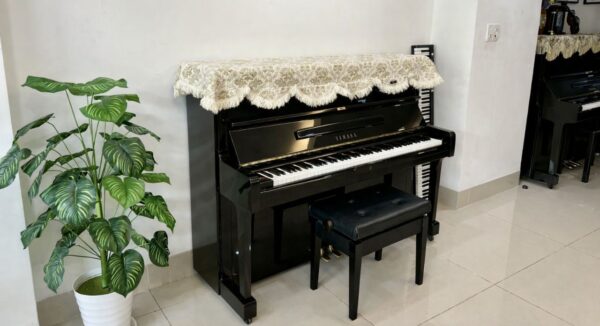 YAMAHA U1H