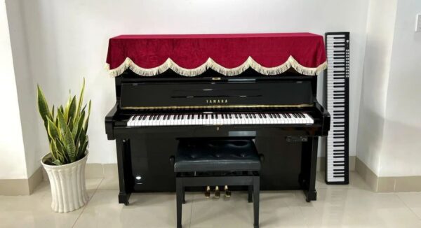 YAMAHA U2H