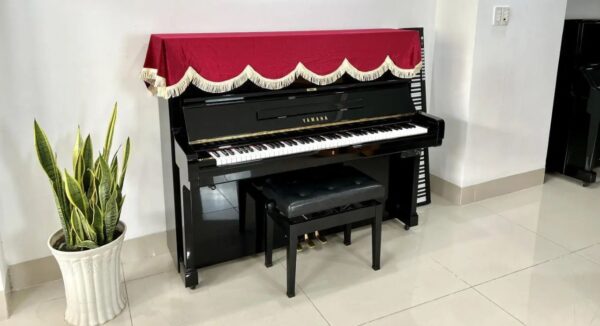 YAMAHA U2H