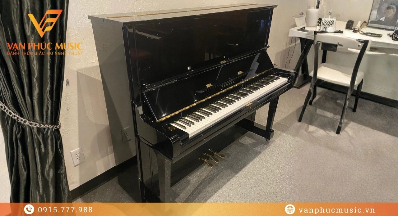 YAMAHA U30A YAMAHA U30A
