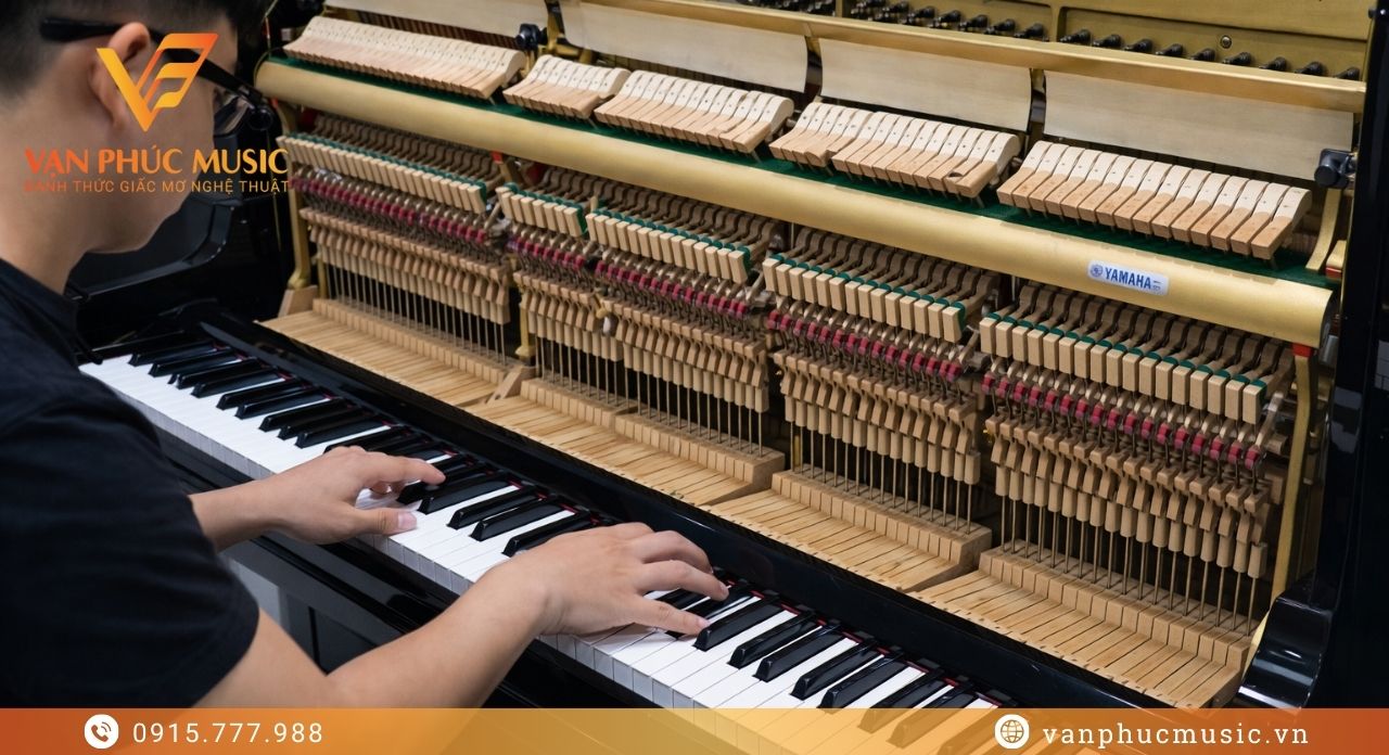 YAMAHA U30BL YAMAHA U30BL