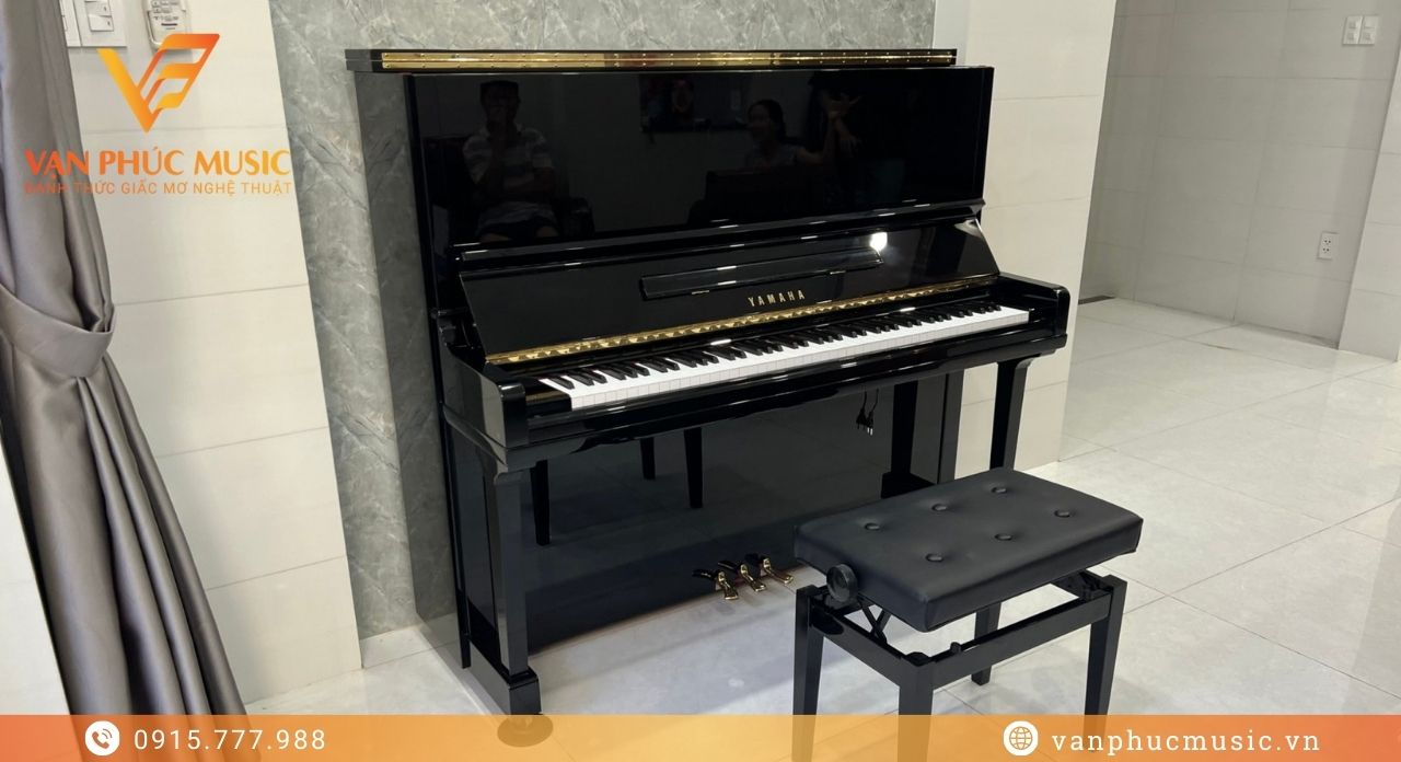 YAMAHA U30BL YAMAHA U30BL