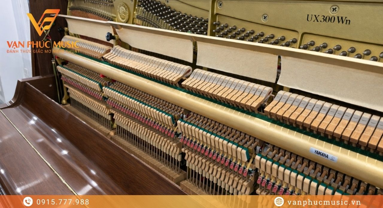 Đàn piano cơ Yamaha UX300Wn