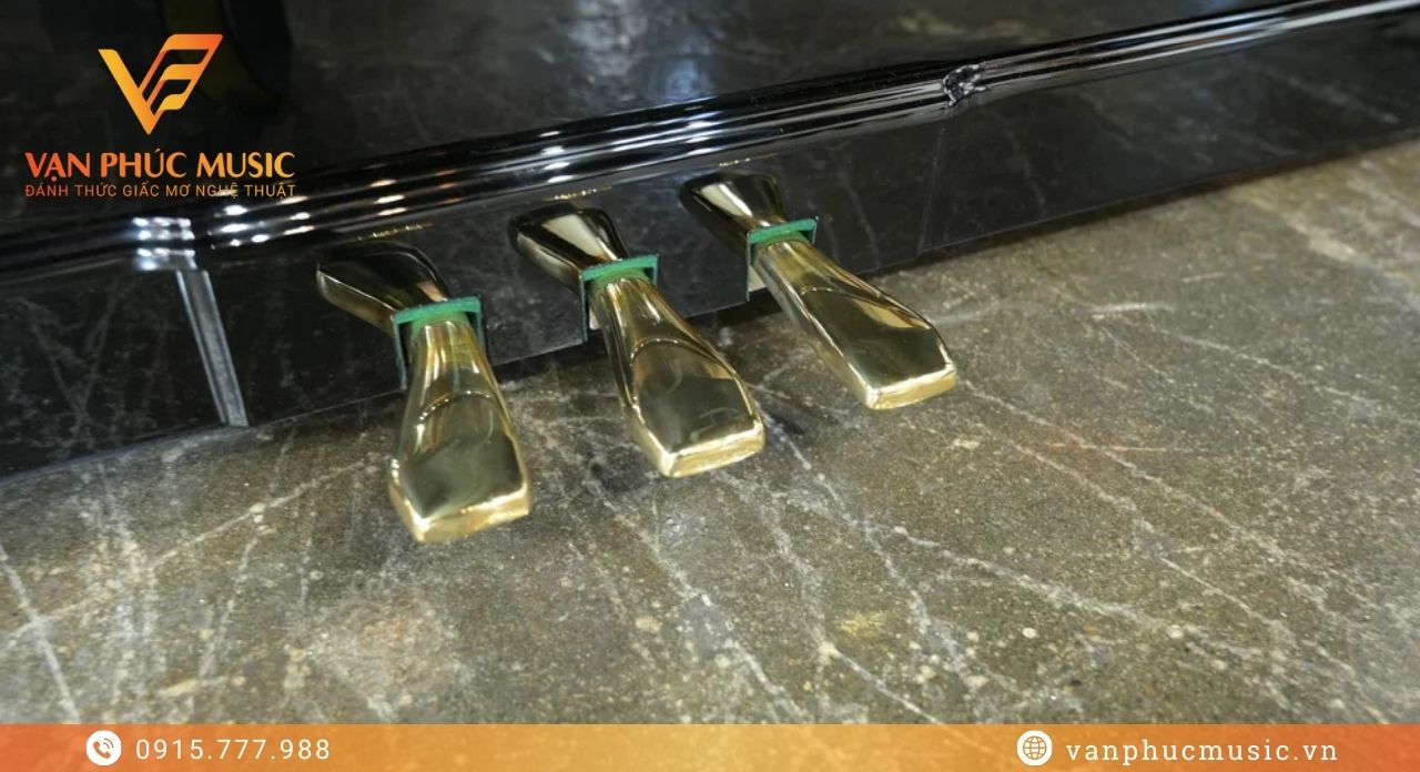 Yamaha YUA upright piano Yamaha YUA upright piano