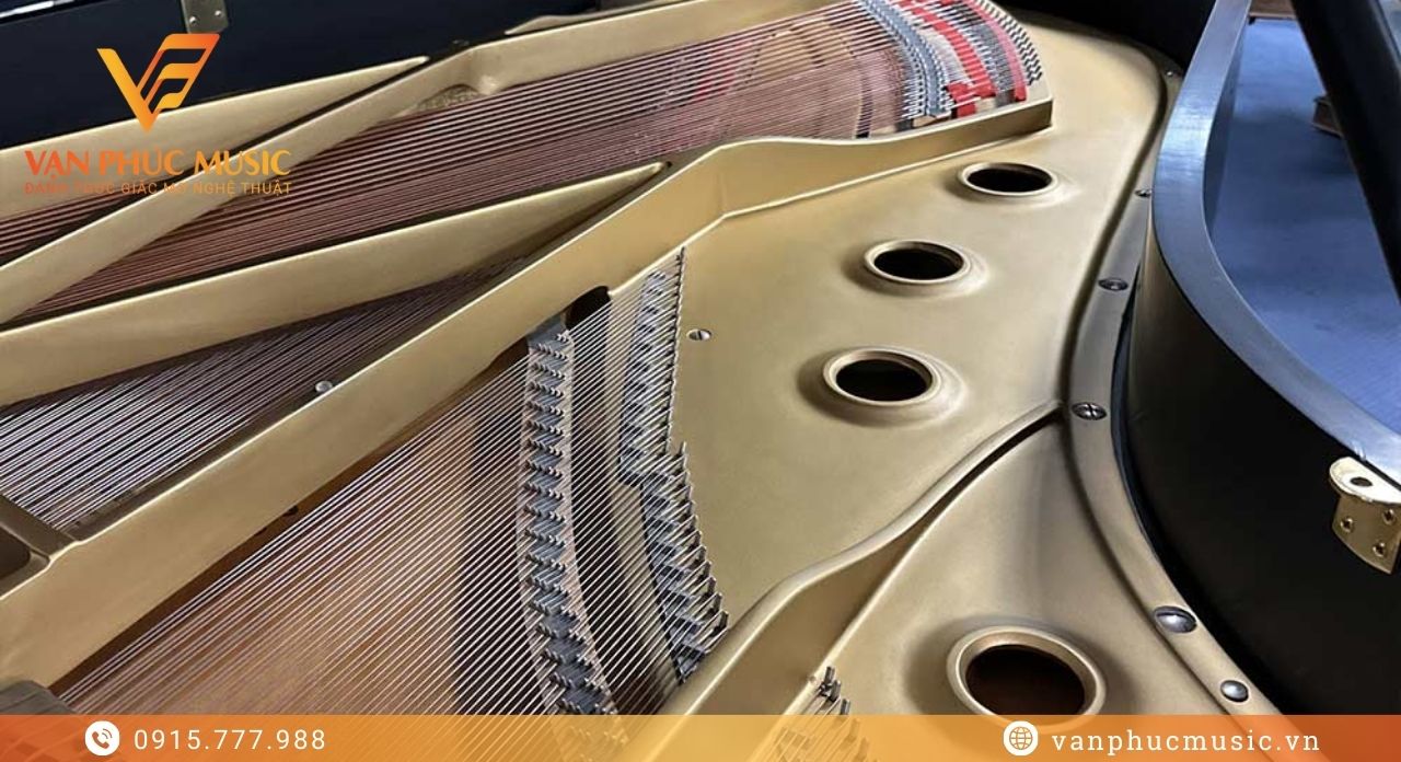 grand piano YAMAHA C7