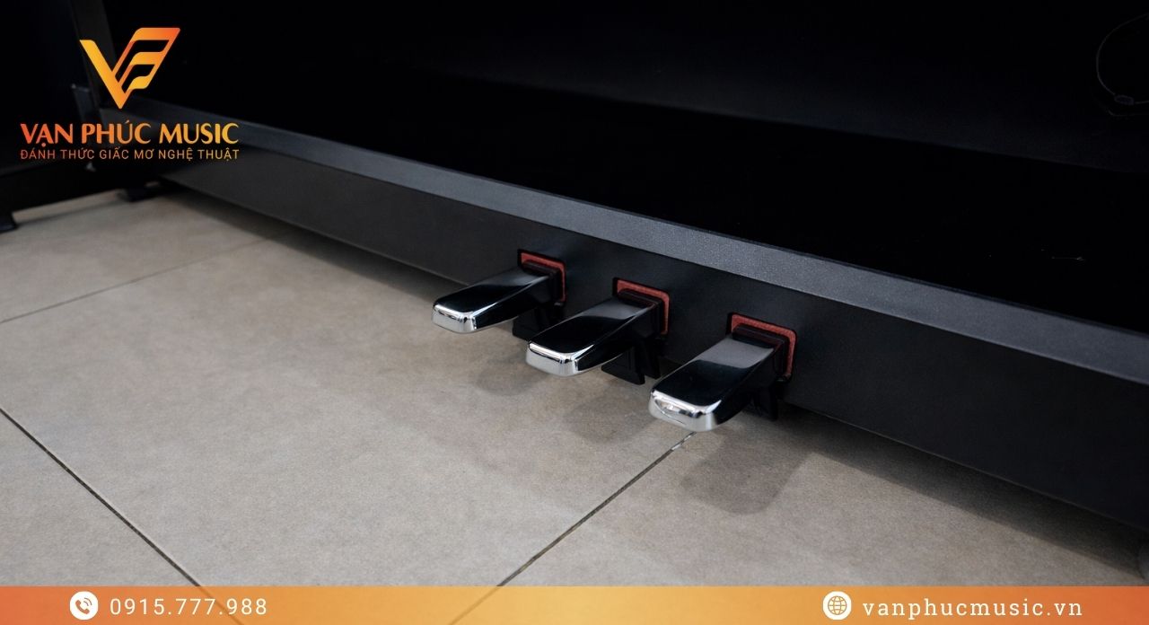 Yamaha CVP 805B digital piano