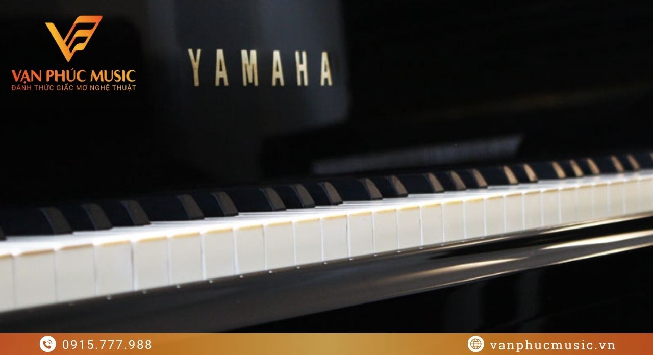 grand piano YAMAHA G2E