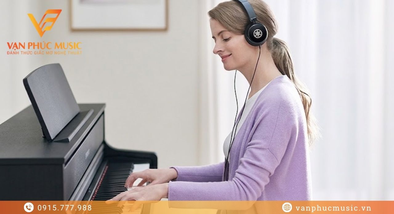 piano điện Clavinova Yamaha CLP 825B