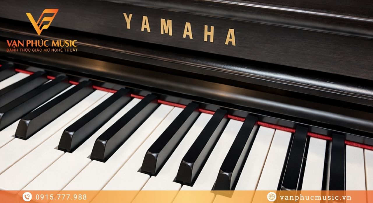 đàn piano điện Yamaha CLP 825R
