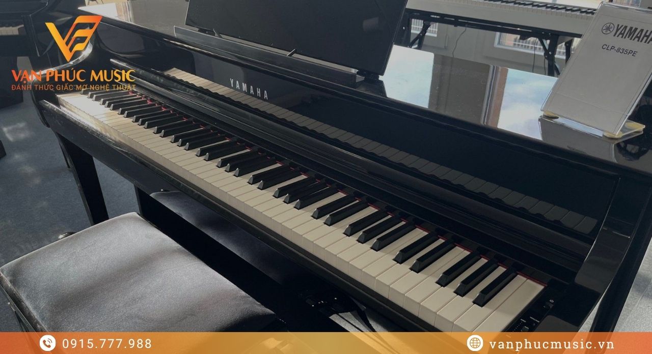 Yamaha CLP 835PE