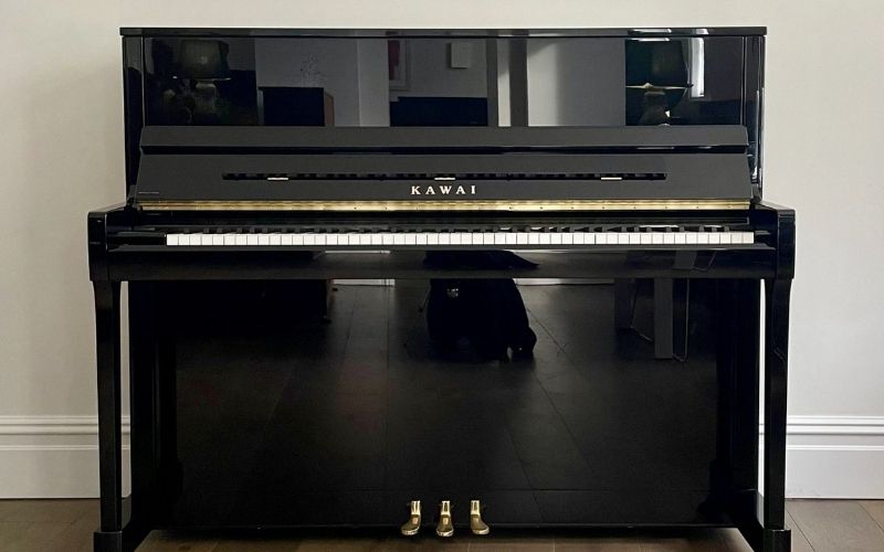 Đàn piano cơ upright có thiết kế hình hộp chữ nhật