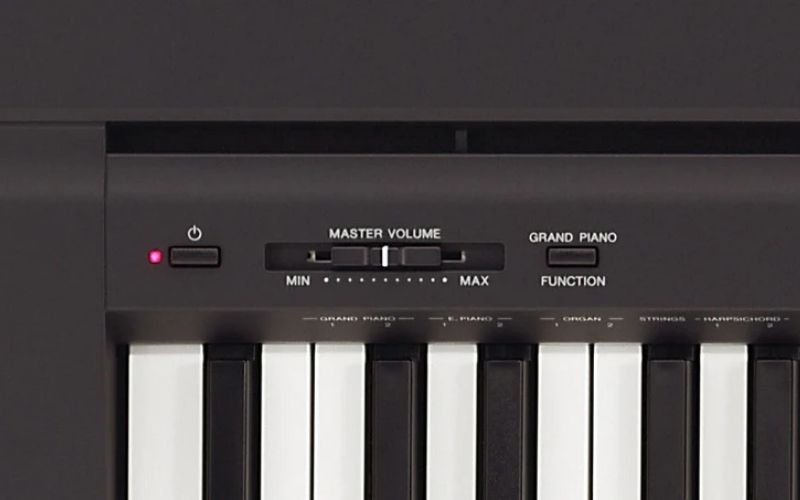 Mặt trên đàn piano Yamaha P-45 bố trí tối giản