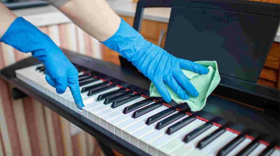Dùng vải mềm, khô lau sau mỗi lần sử dụng