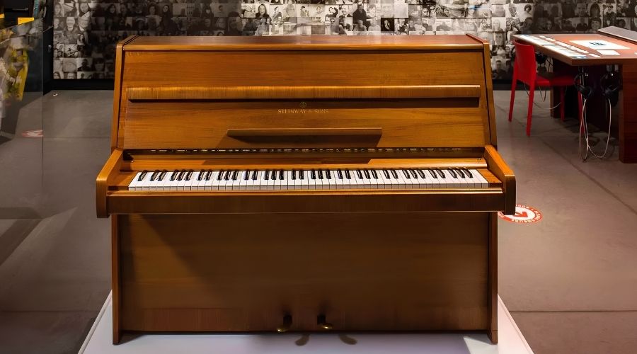 Steinway Model Z có trị giá 2,37 triệu USD