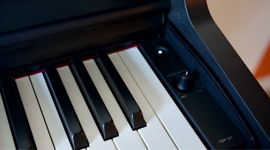 Mặt phím GH3 cảm giác gần piano cơ hơn GHS