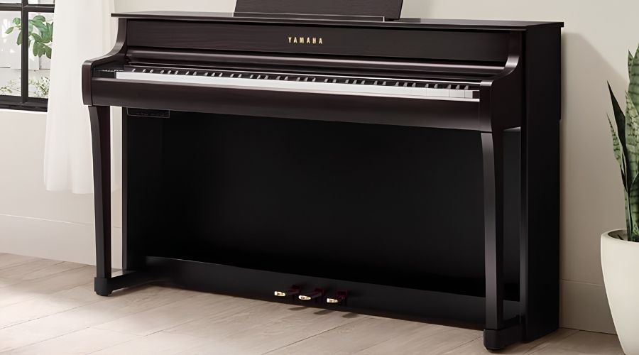 CLP-735 tích hợp ba pedal kim loại giống piano cơ