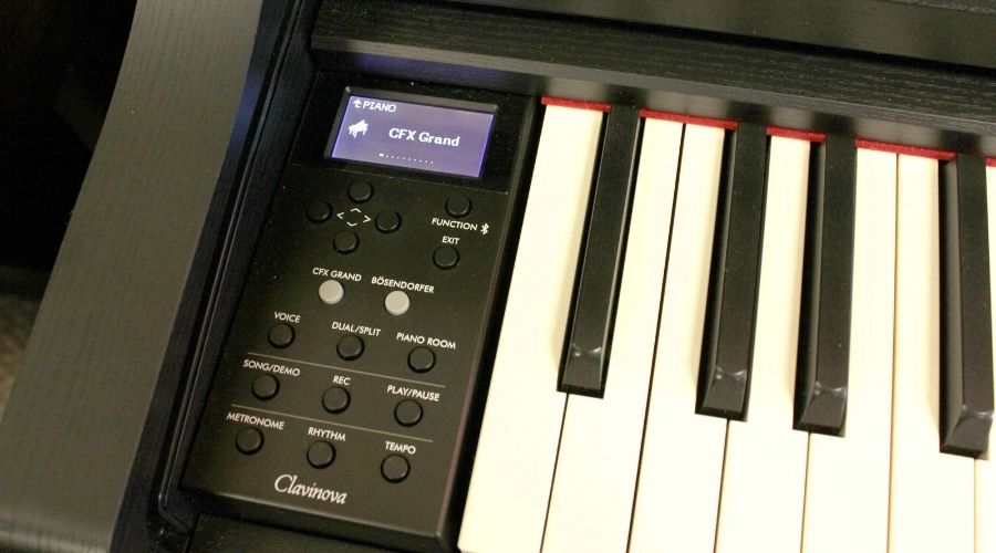 CLP-745 hỗ trợ Bluetooth, cho phép phát nhạc không dây
