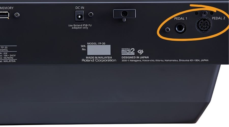 FP-30X có cổng kết nối riêng cho bộ pedal KPD-70